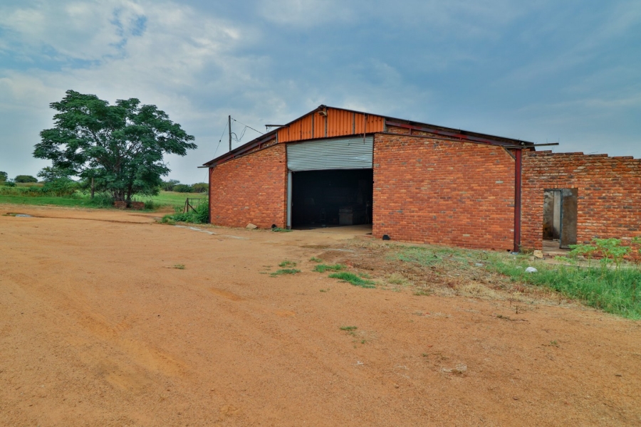 Commercial Property for Sale in Lusthof Gauteng