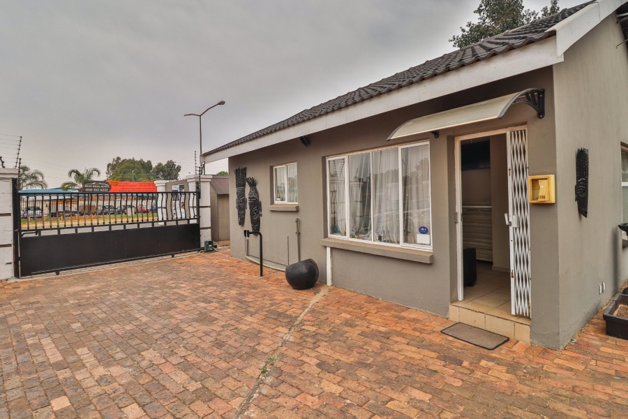 Commercial Property for Sale in Aston Manor Gauteng