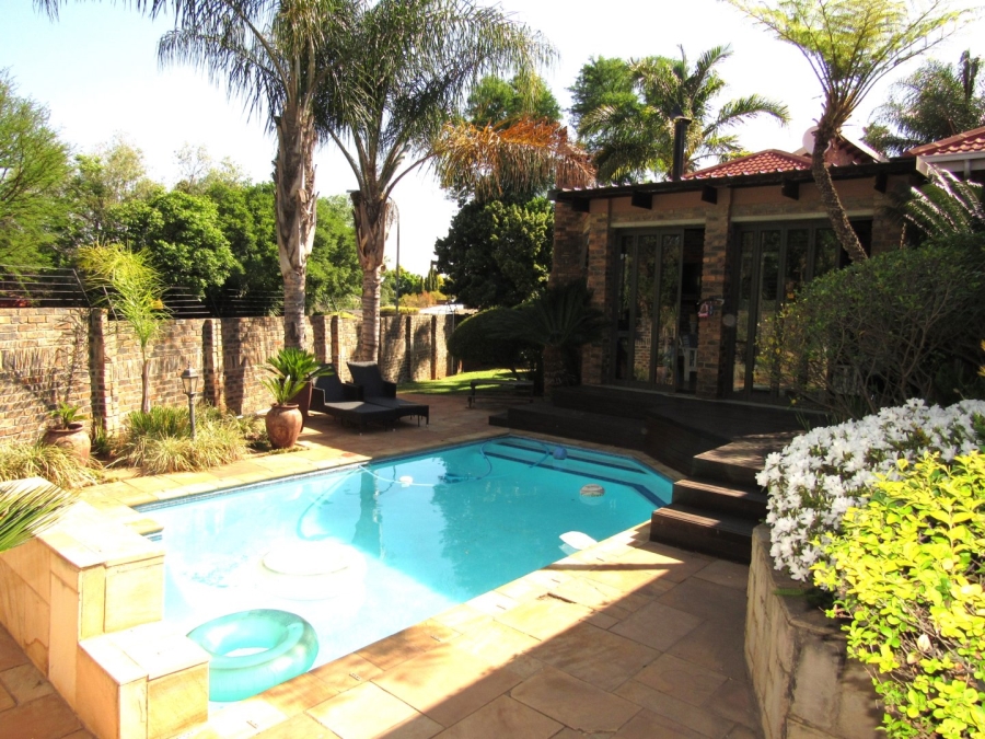 5 Bedroom Property for Sale in Eldoraigne Gauteng