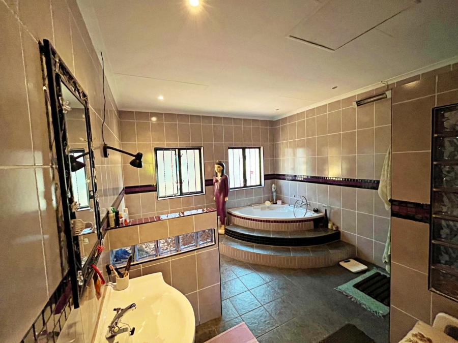 Commercial Property for Sale in Raslouw Gauteng