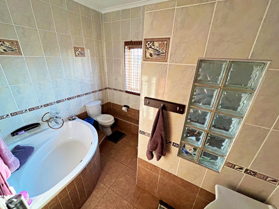 Commercial Property for Sale in Raslouw Gauteng