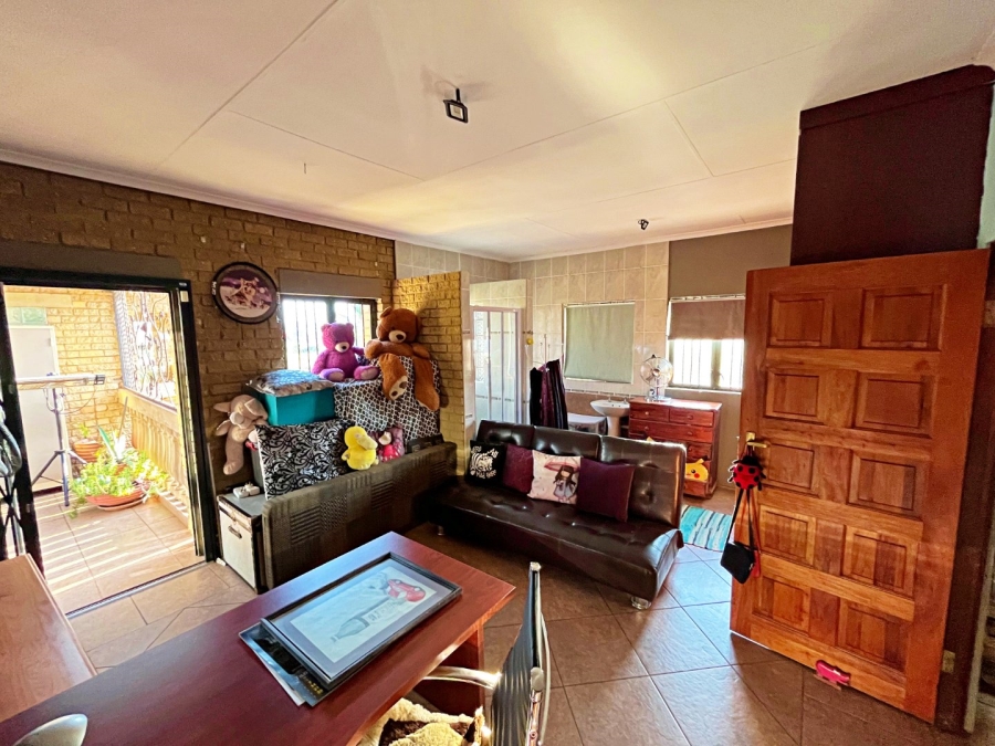 Commercial Property for Sale in Raslouw Gauteng