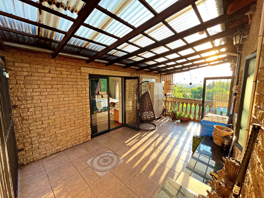 Commercial Property for Sale in Raslouw Gauteng