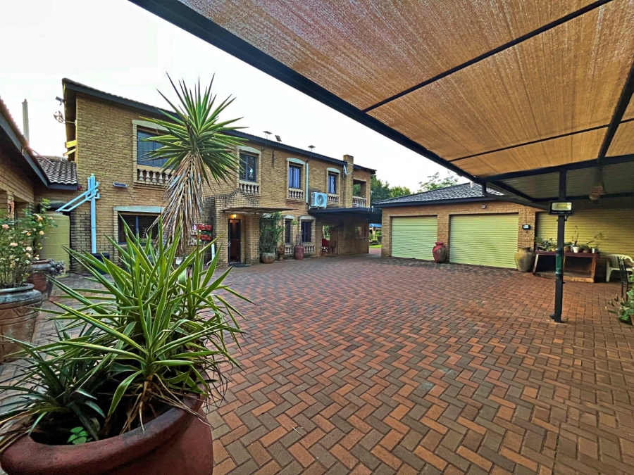Commercial Property for Sale in Raslouw Gauteng