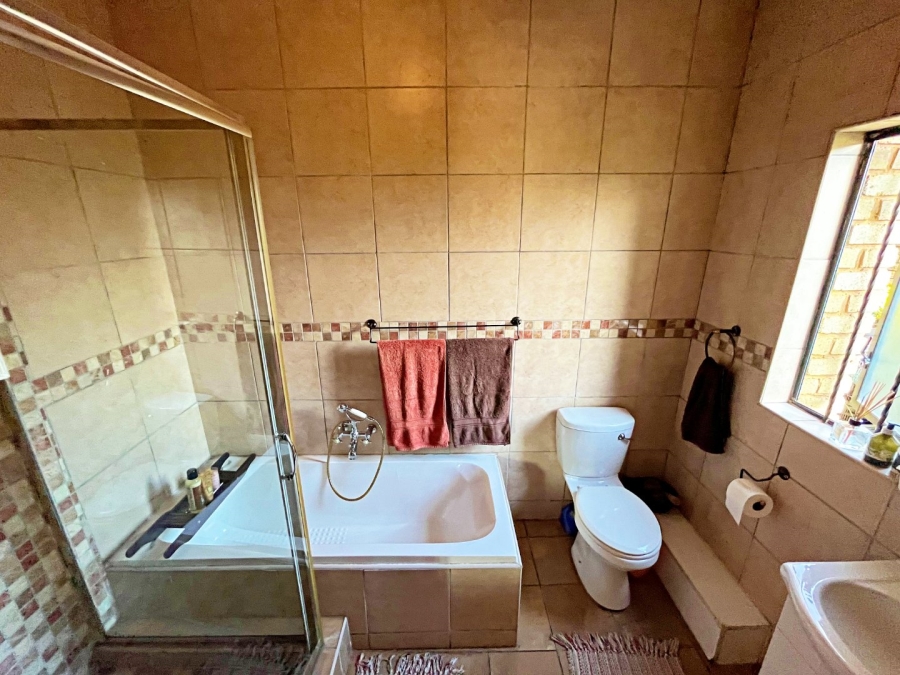 Commercial Property for Sale in Raslouw Gauteng