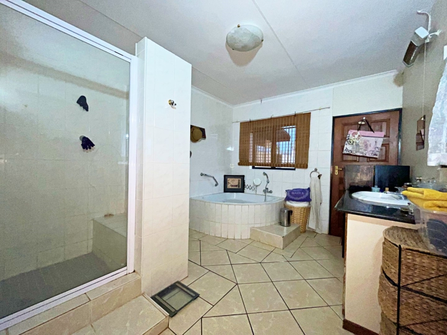 Commercial Property for Sale in Raslouw Gauteng