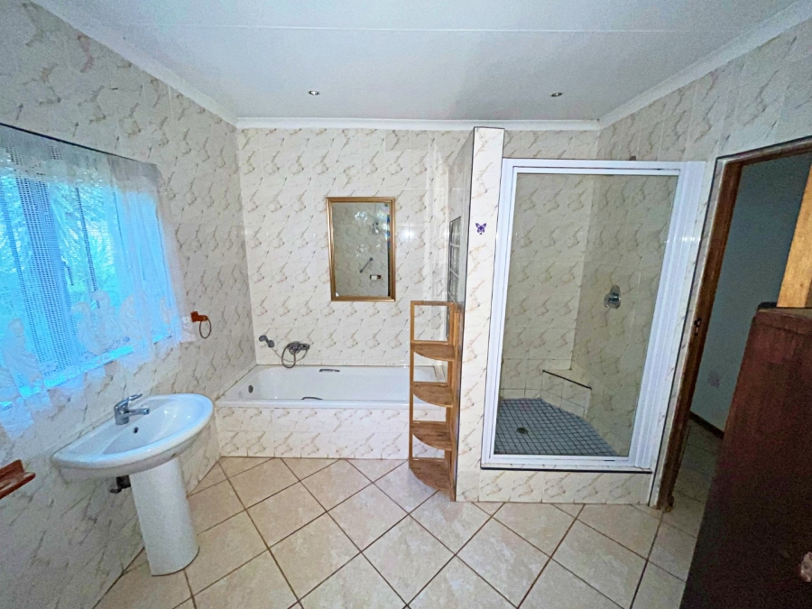 Commercial Property for Sale in Raslouw Gauteng