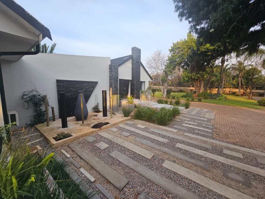 7 Bedroom Property for Sale in Raslouw Gauteng