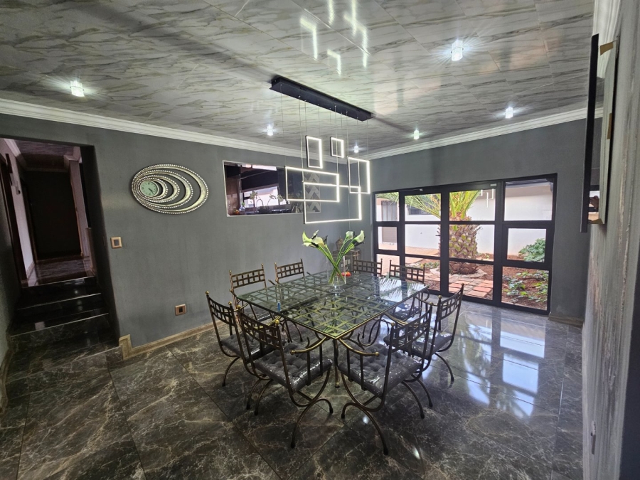 7 Bedroom Property for Sale in Raslouw Gauteng