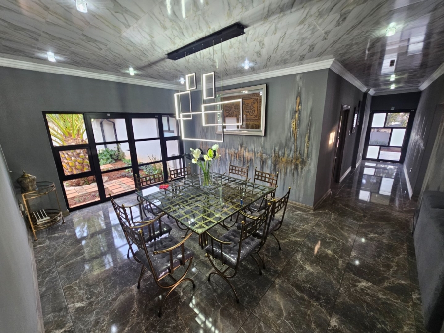 7 Bedroom Property for Sale in Raslouw Gauteng
