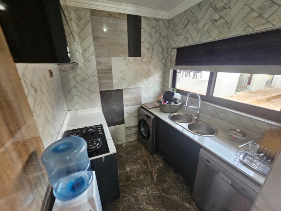 7 Bedroom Property for Sale in Raslouw Gauteng