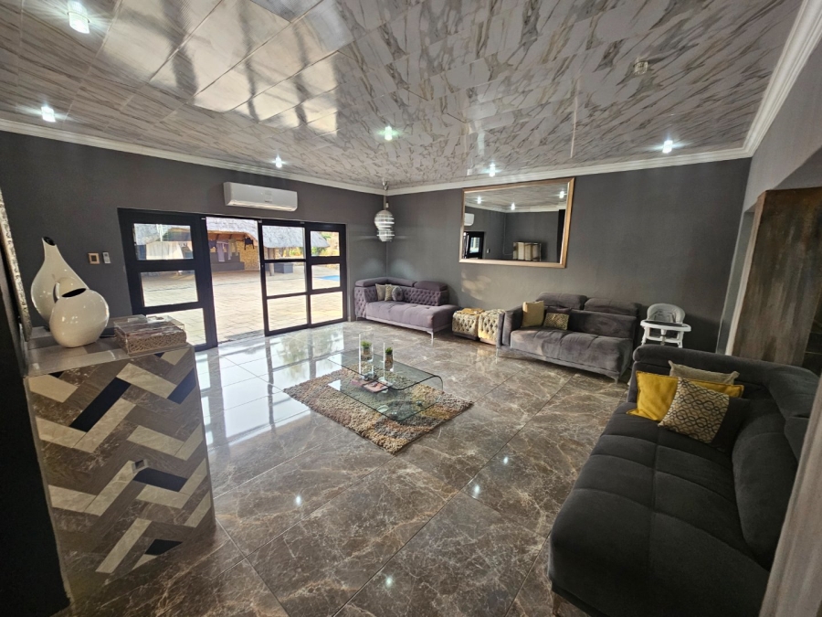 7 Bedroom Property for Sale in Raslouw Gauteng
