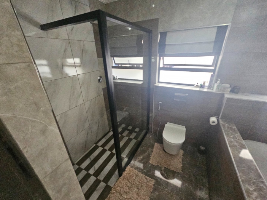 7 Bedroom Property for Sale in Raslouw Gauteng