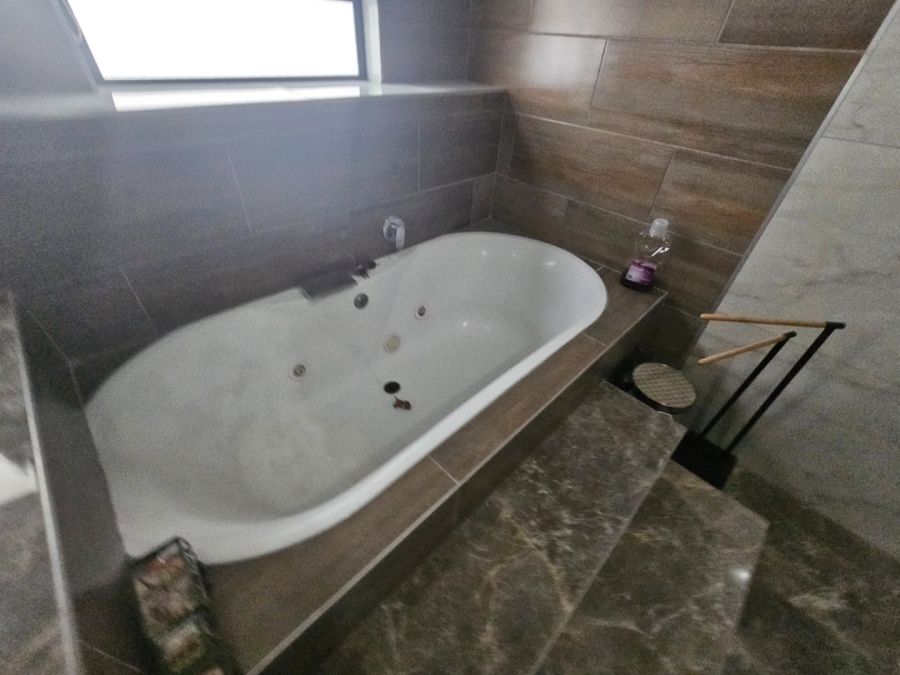 7 Bedroom Property for Sale in Raslouw Gauteng