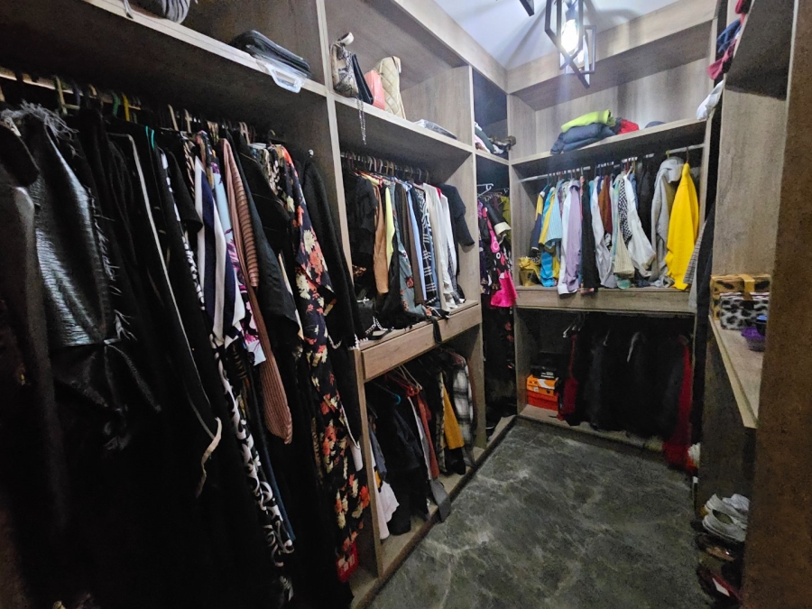 7 Bedroom Property for Sale in Raslouw Gauteng