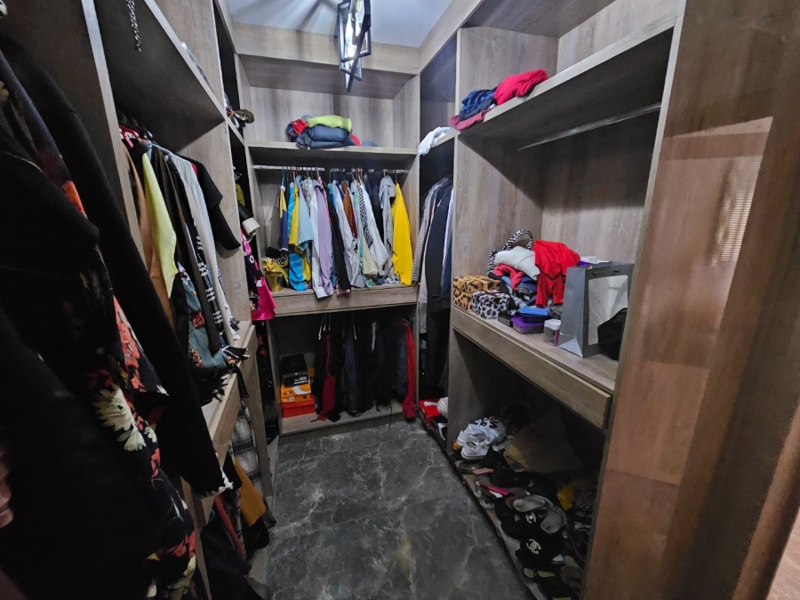 7 Bedroom Property for Sale in Raslouw Gauteng