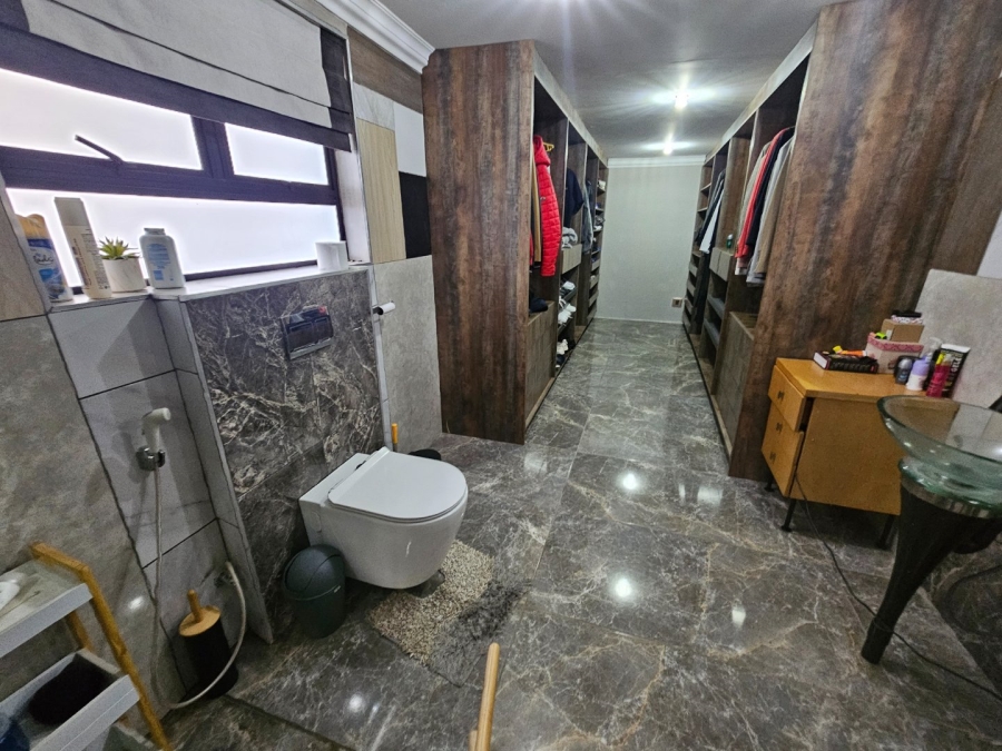 7 Bedroom Property for Sale in Raslouw Gauteng