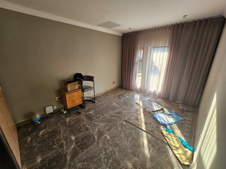 7 Bedroom Property for Sale in Raslouw Gauteng