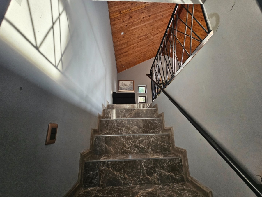 7 Bedroom Property for Sale in Raslouw Gauteng