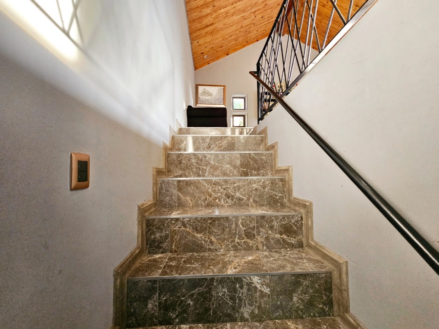 7 Bedroom Property for Sale in Raslouw Gauteng