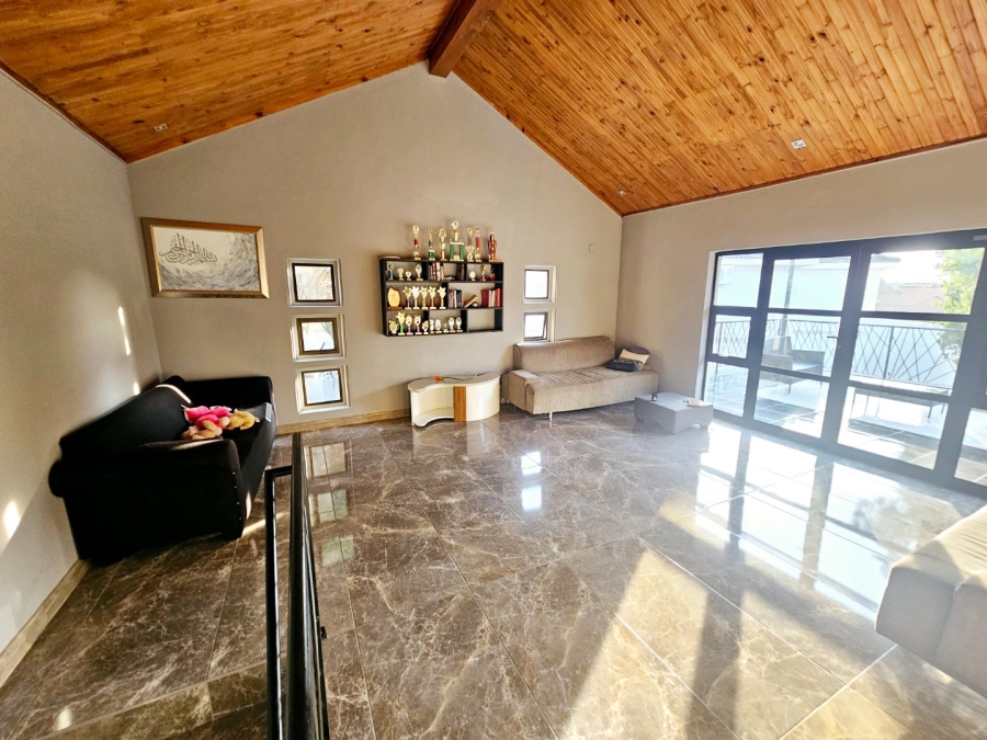 7 Bedroom Property for Sale in Raslouw Gauteng