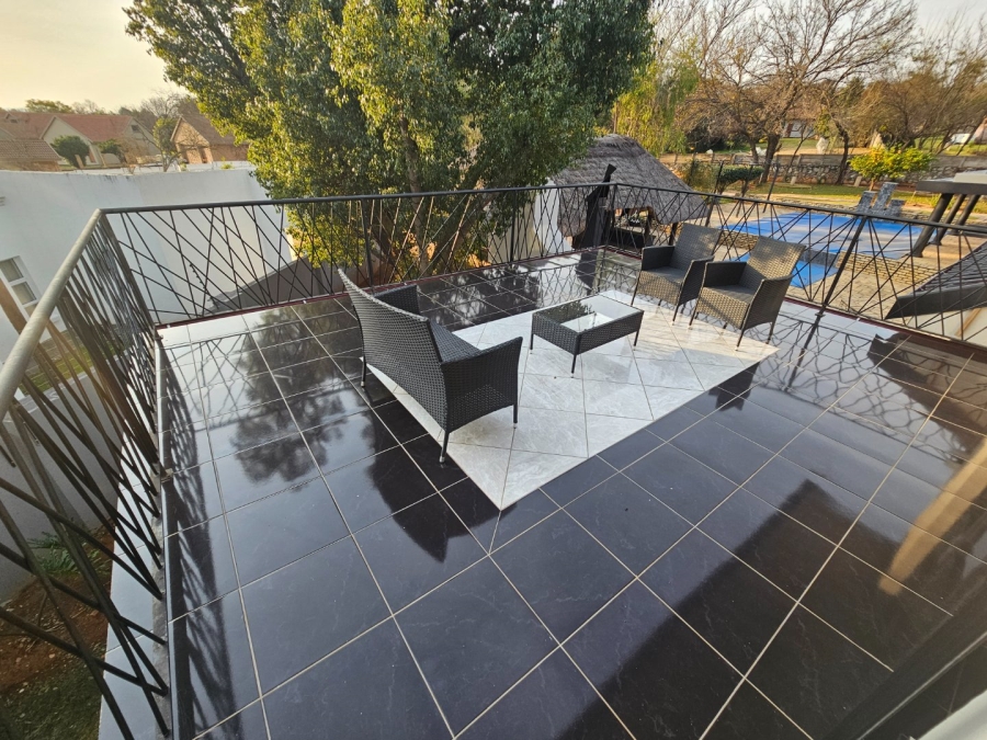 7 Bedroom Property for Sale in Raslouw Gauteng