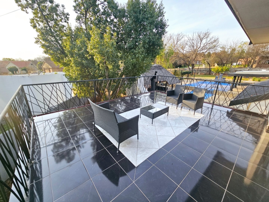 7 Bedroom Property for Sale in Raslouw Gauteng