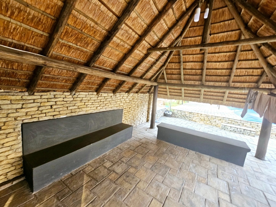 7 Bedroom Property for Sale in Raslouw Gauteng