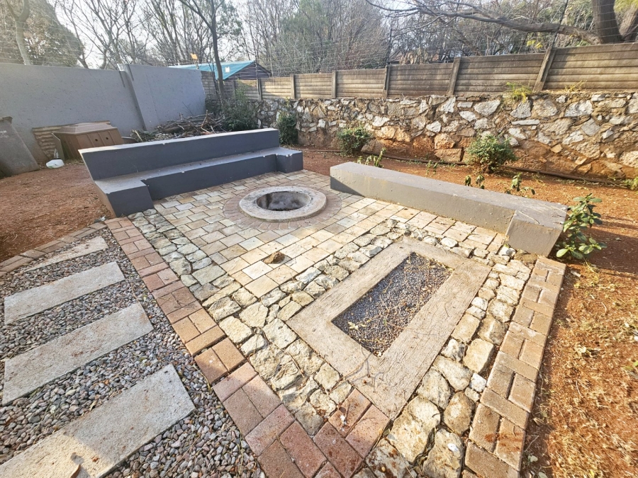 7 Bedroom Property for Sale in Raslouw Gauteng