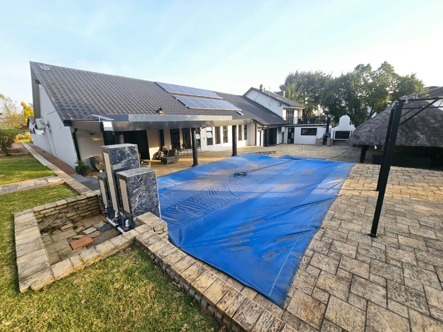 7 Bedroom Property for Sale in Raslouw Gauteng
