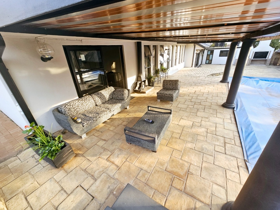 7 Bedroom Property for Sale in Raslouw Gauteng