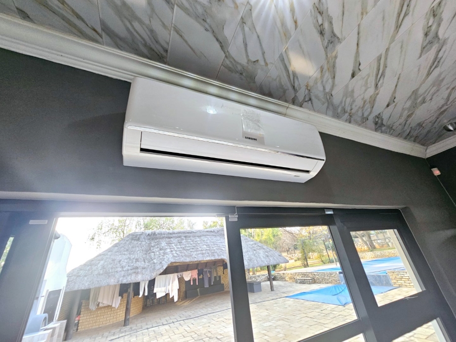 7 Bedroom Property for Sale in Raslouw Gauteng