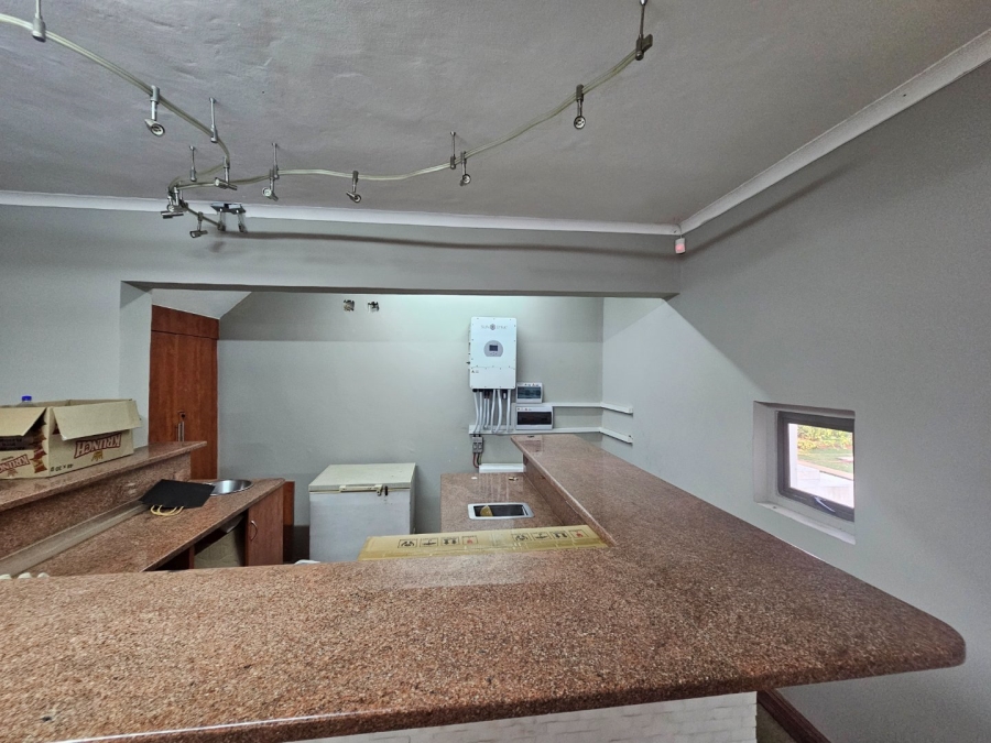 7 Bedroom Property for Sale in Raslouw Gauteng