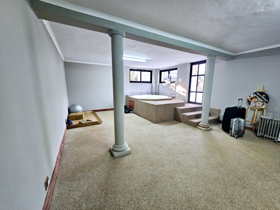 7 Bedroom Property for Sale in Raslouw Gauteng