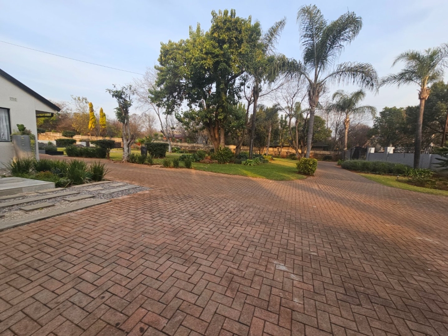 7 Bedroom Property for Sale in Raslouw Gauteng