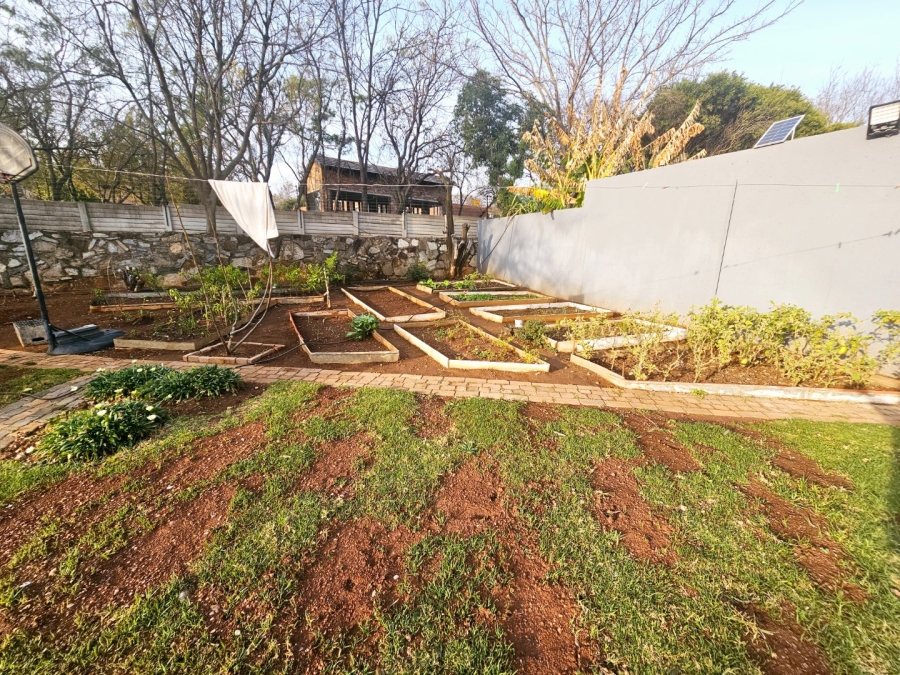 7 Bedroom Property for Sale in Raslouw Gauteng