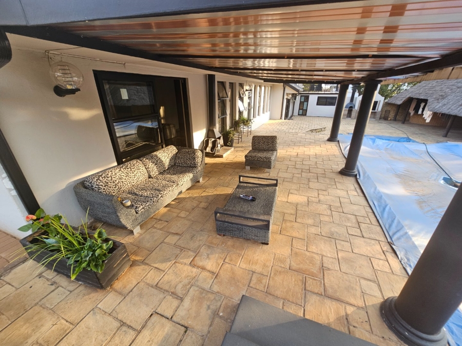 7 Bedroom Property for Sale in Raslouw Gauteng