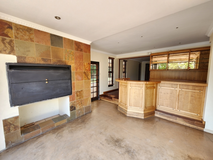 5 Bedroom Property for Sale in Waterkloof Park Gauteng