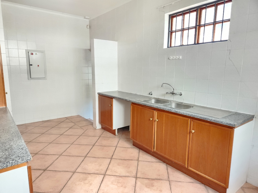 5 Bedroom Property for Sale in Waterkloof Park Gauteng