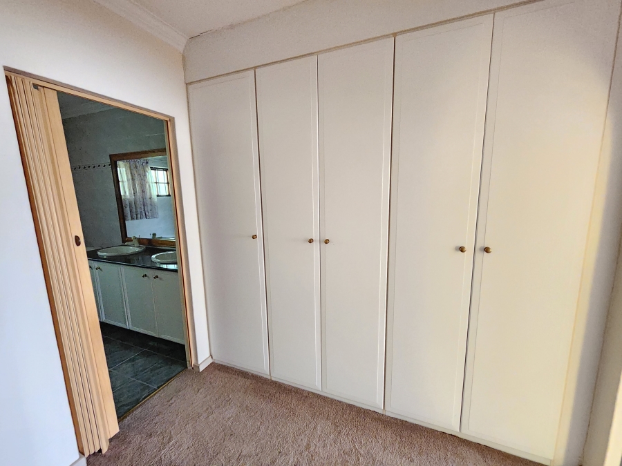 5 Bedroom Property for Sale in Waterkloof Park Gauteng