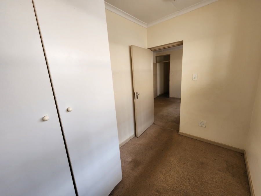 5 Bedroom Property for Sale in Waterkloof Park Gauteng