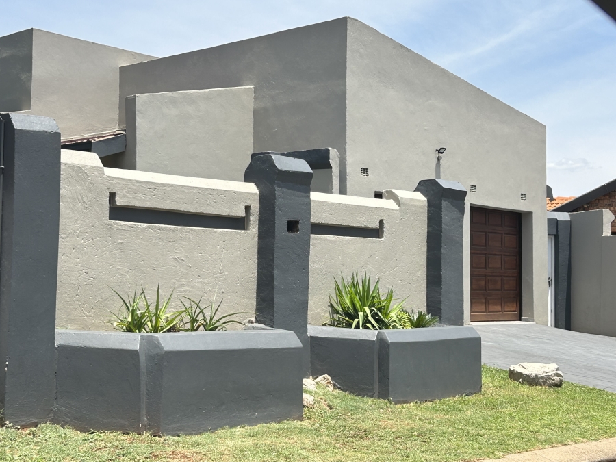 4 Bedroom Property for Sale in Spruit View Gauteng