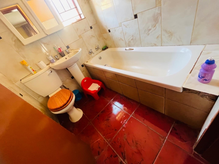 2 Bedroom Property for Sale in Soshanguve VV Gauteng