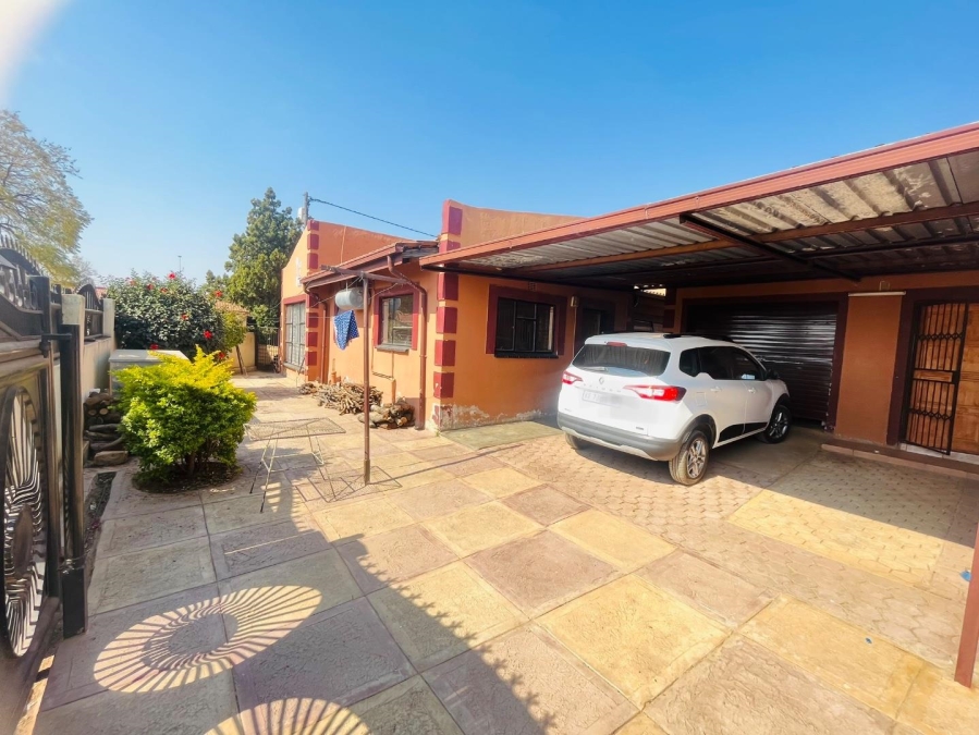 4 Bedroom Property for Sale in Soshanguve R Gauteng