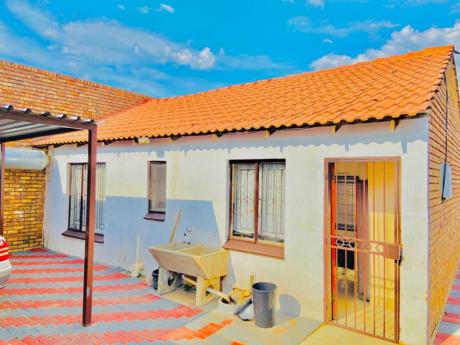 3 Bedroom Property for Sale in Soshanguve JJ Gauteng