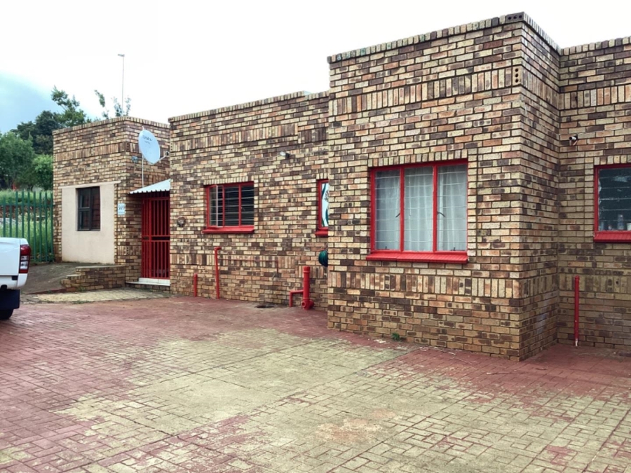 4 Bedroom Property for Sale in Groblerpark Gauteng