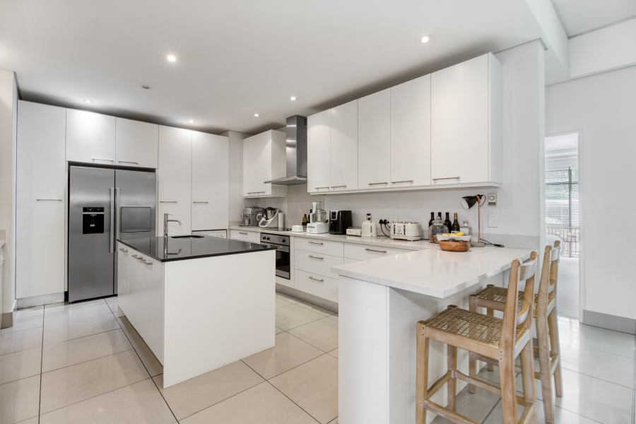 4 Bedroom Property for Sale in Hurlingham Gauteng