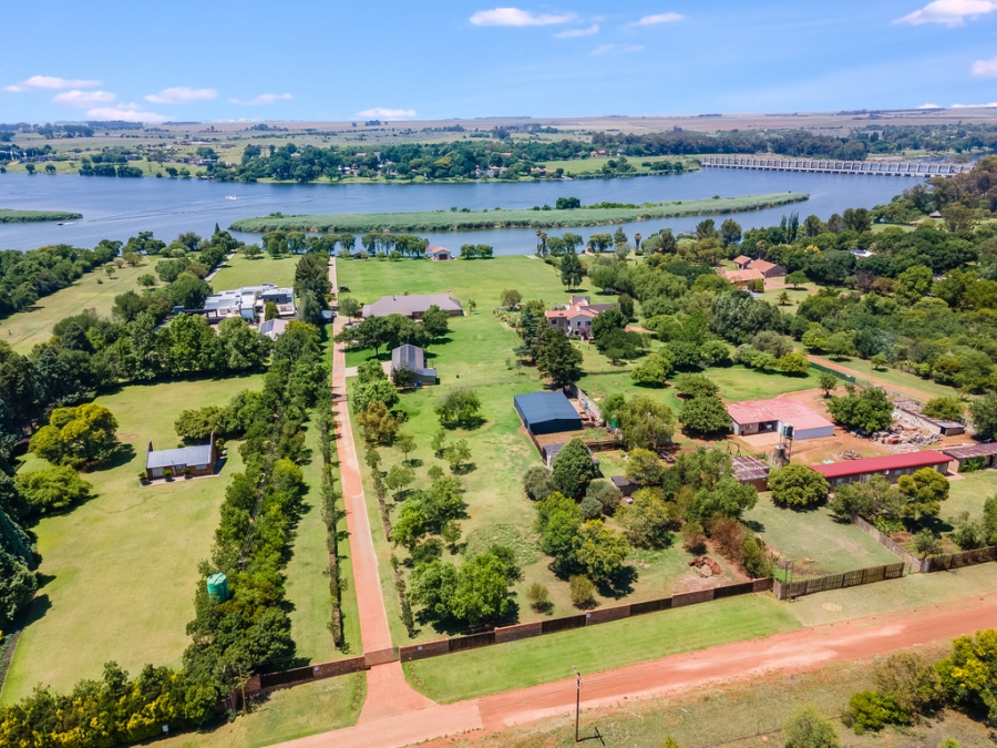 4 Bedroom Property for Sale in Lochvaal Gauteng