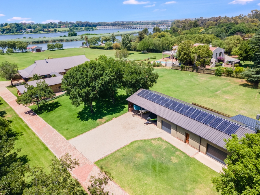 4 Bedroom Property for Sale in Lochvaal Gauteng