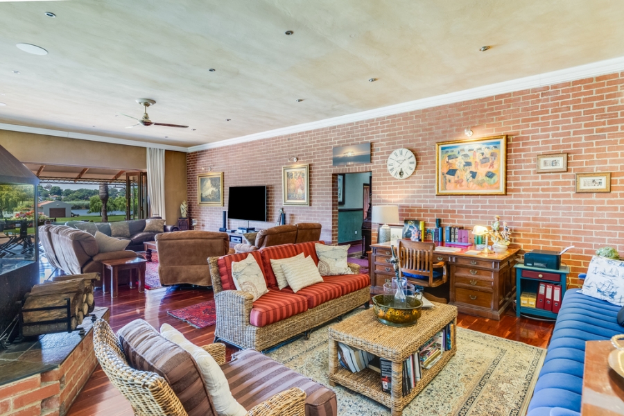 4 Bedroom Property for Sale in Lochvaal Gauteng